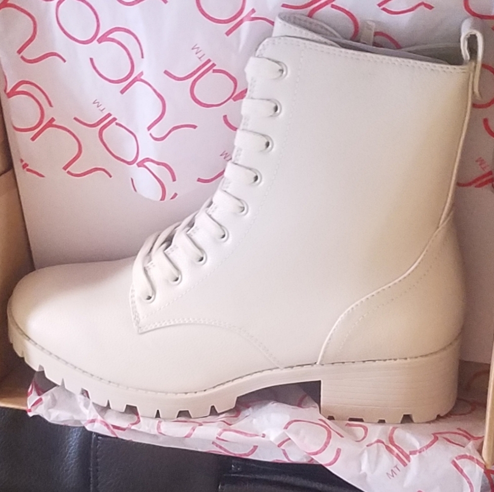 Sugar Ivory Smooth Pu Boot Shoe Size 9
